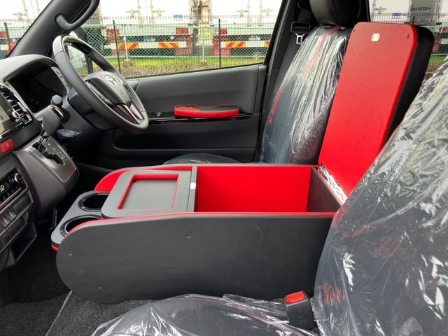 Toyota HIACE VAN 2026 — фото автомобиля 1