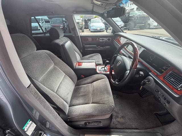 Toyota CENTURY 2010 — фото автомобиля 1
