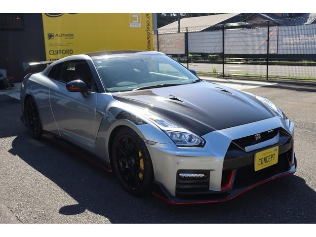 Nissan GT-R 2022 — фото автомобиля 1