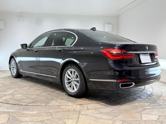 Bmw 7 SERIES 2016 — фото автомобиля 1