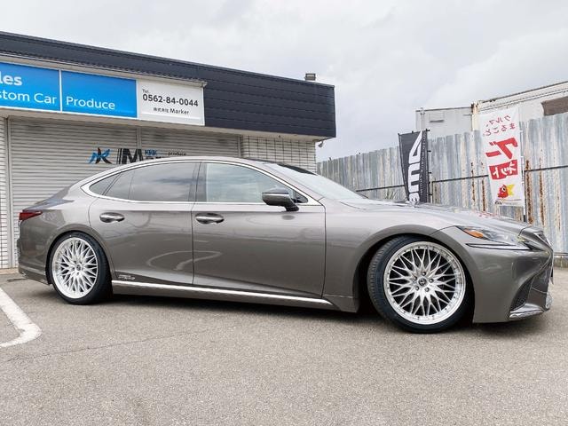 Lexus LS 2018 — фото автомобиля 1