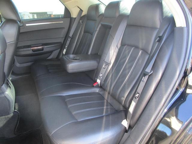 Chrysler 300C 2011 — фото автомобиля 1