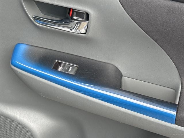 Toyota PRIUS ALPHA 2013 — фото автомобиля 1