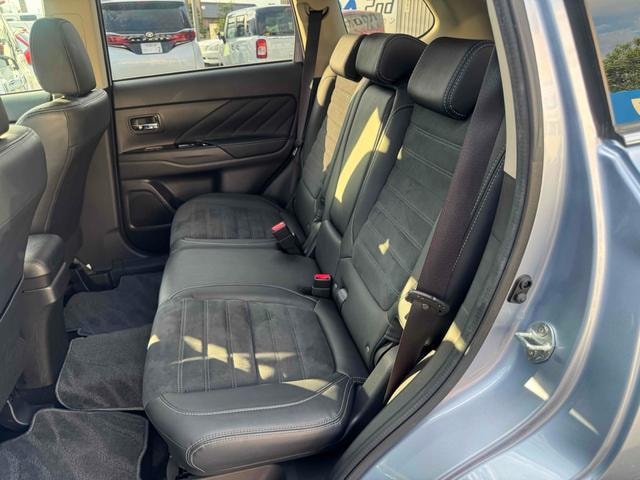 Mitsubishi OUTLANDER PHEV 2015 — фото автомобиля 1