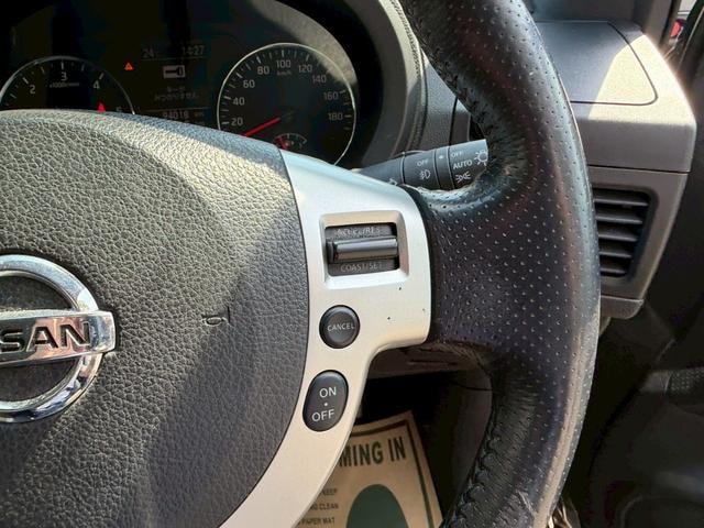 Nissan X-TRAIL 2010 — фото автомобиля 1