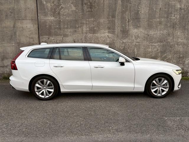 Volvo V60 2018 — фото автомобиля 1