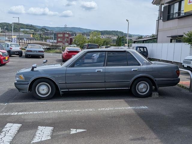 Toyota CROWN 1990 — фото автомобиля 1