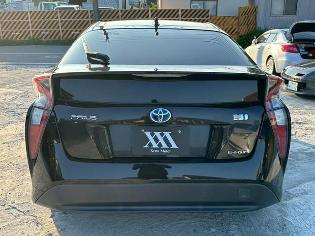 Toyota PRIUS 2015 — фото автомобиля 1