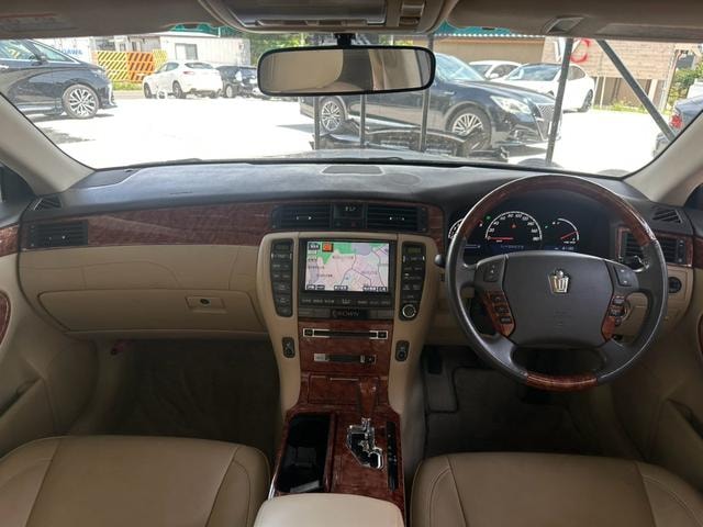 Toyota CROWN 2004 — фото автомобиля 1