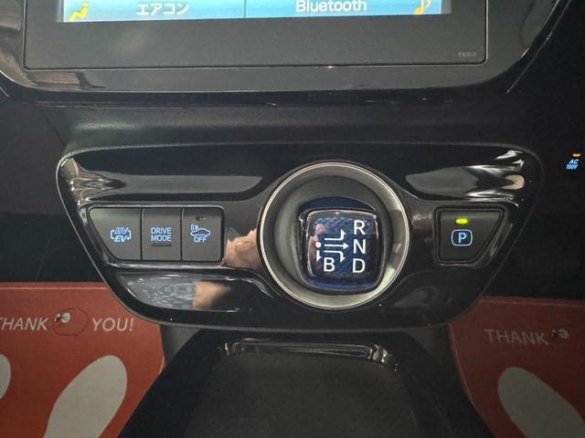 Toyota PRIUS PHV 2018 — фото автомобиля 1