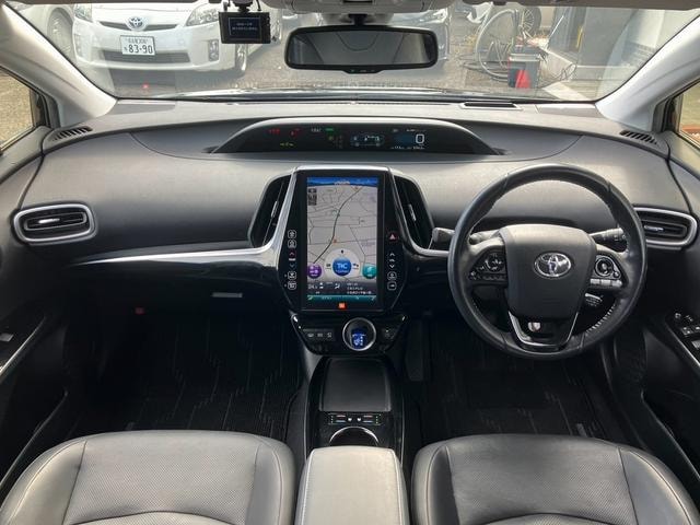 Toyota PRIUS PHV 2020 — фото автомобиля 1