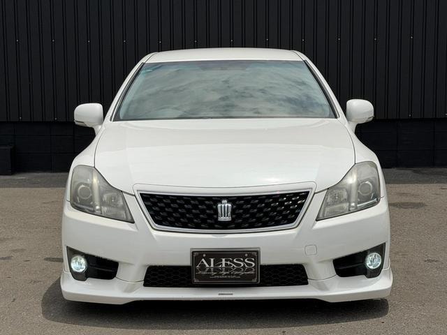 Toyota CROWN 2010 — фото автомобиля 1