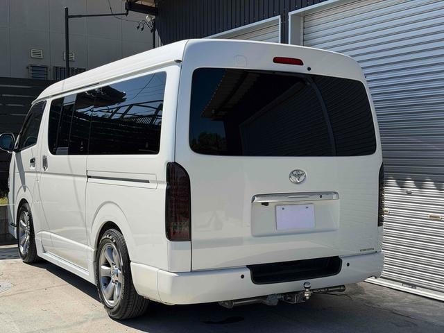 Toyota HIACE VAN 2011 — фото автомобиля 1