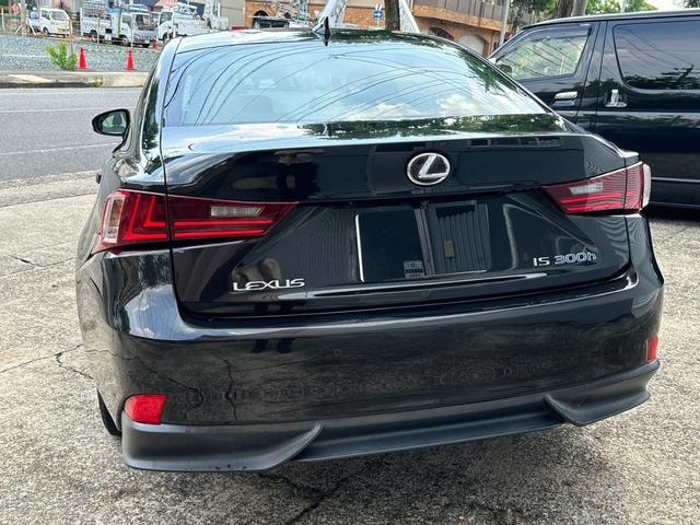 Lexus IS 2015 — фото автомобиля 1