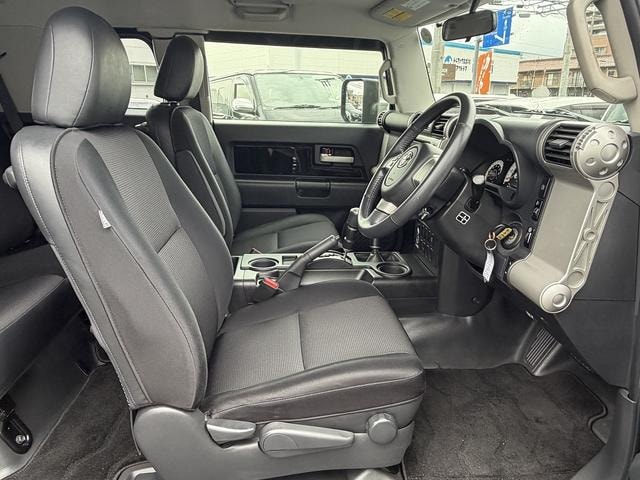 Toyota FJ CRUISER 2011 — фото автомобиля 1