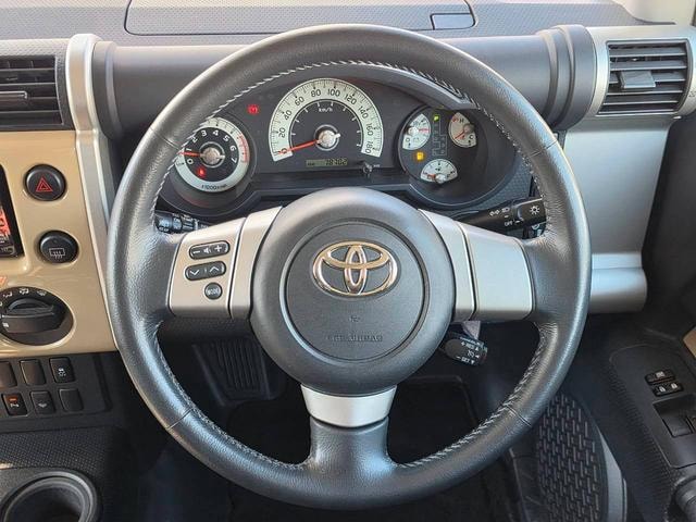 Toyota FJ CRUISER 2014 — фото автомобиля 1