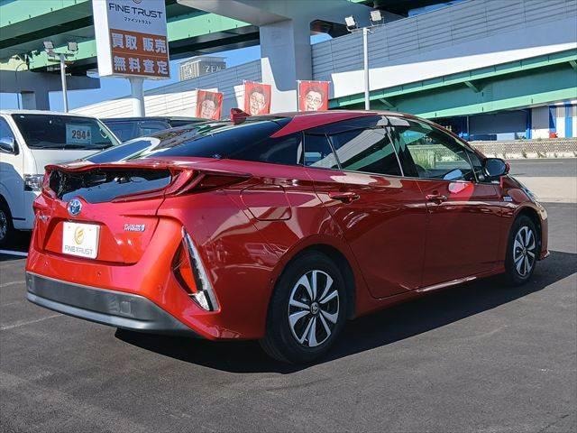 Toyota PRIUS PHV 2017 — фото автомобиля 1