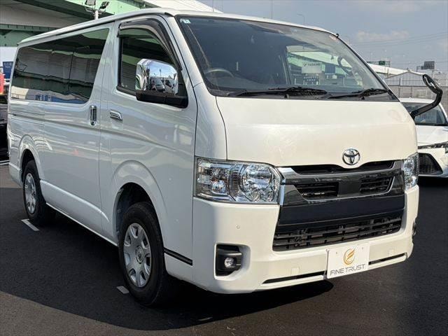 Toyota HIACE VAN 2023 — фото автомобиля 1