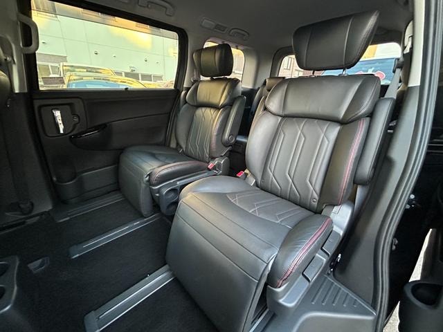 Nissan ELGRAND 2023 — фото автомобиля 1