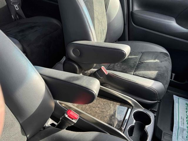 Toyota ALPHARD 2023 — фото автомобиля 1
