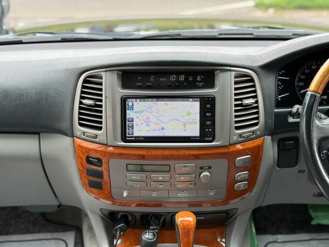 Toyota LAND CRUISER 100 2005 — фото автомобиля 1