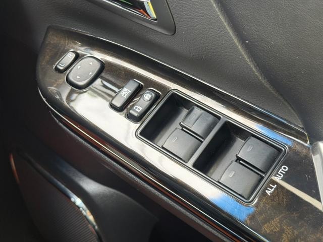 Toyota VELLFIRE 2014 — фото автомобиля 1