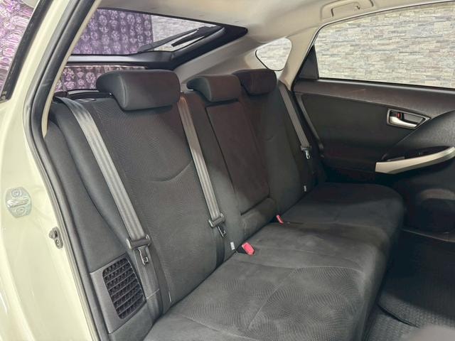 Toyota PRIUS 2013 — фото автомобиля 1