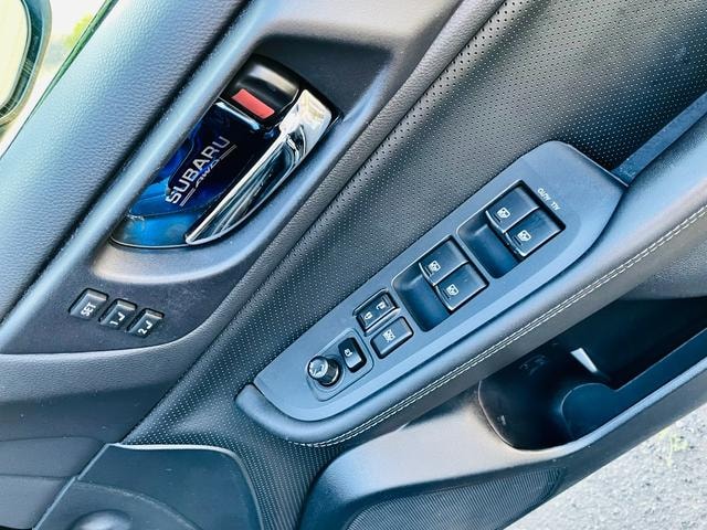 Subaru LEGACY B4 2017 — фото автомобиля 1