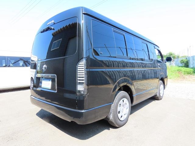 Toyota HIACE WAGON 2011 — фото автомобиля 1