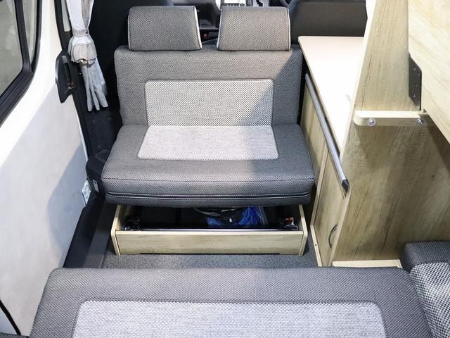 Toyota HIACE VAN 2023 — фото автомобиля 1