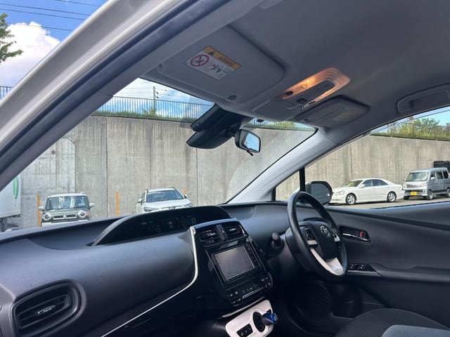 Toyota PRIUS 2015 — фото автомобиля 1