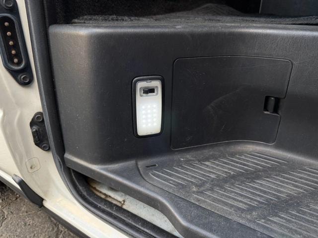 Toyota HIACE VAN 2013 — фото автомобиля 1