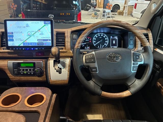 Toyota HIACE VAN 2025 — фото автомобиля 1