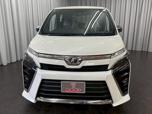 Toyota VOXY 2018 — фото автомобиля 1