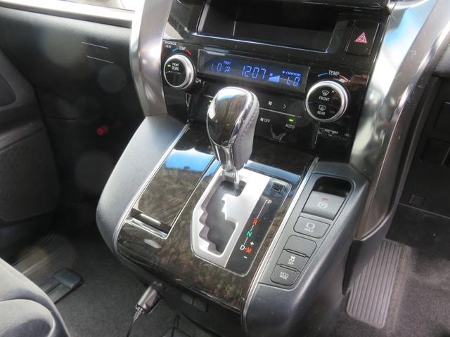 Toyota VELLFIRE 2016 — фото автомобиля 1