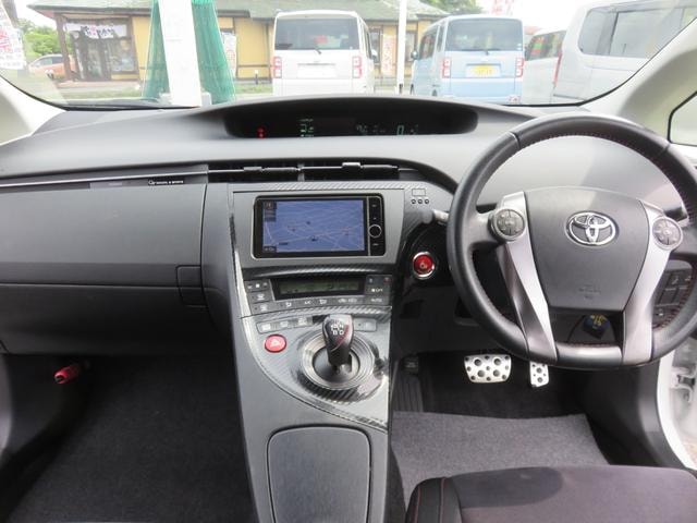 Toyota PRIUS 2013 — фото автомобиля 1