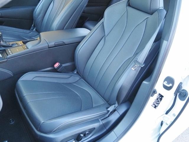 Lexus ES 2019 — фото автомобиля 1
