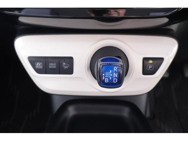 Toyota PRIUS 2016 — фото автомобиля 1