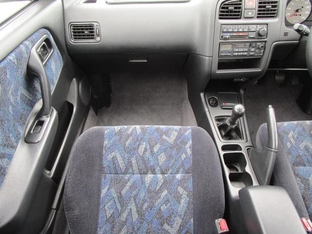 Nissan PRIMERA 1996 — фото автомобиля 1