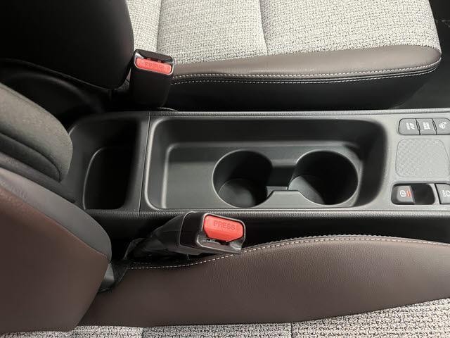 Toyota YARIS CROSS 2022 — фото автомобиля 1
