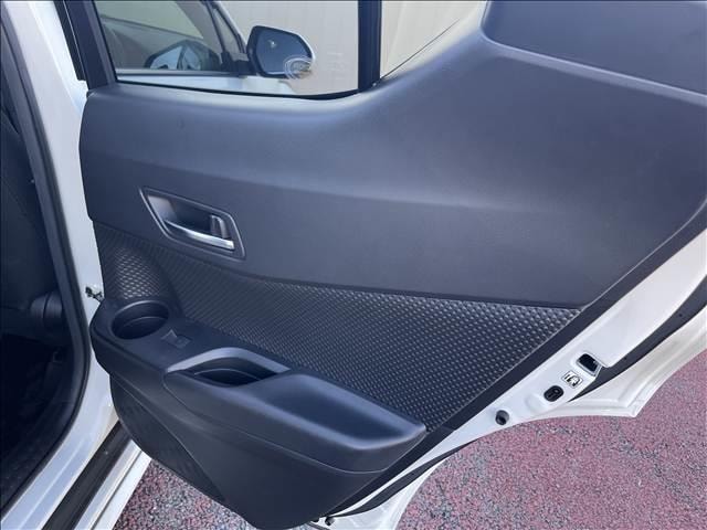 Toyota C-HR 2021 — фото автомобиля 1