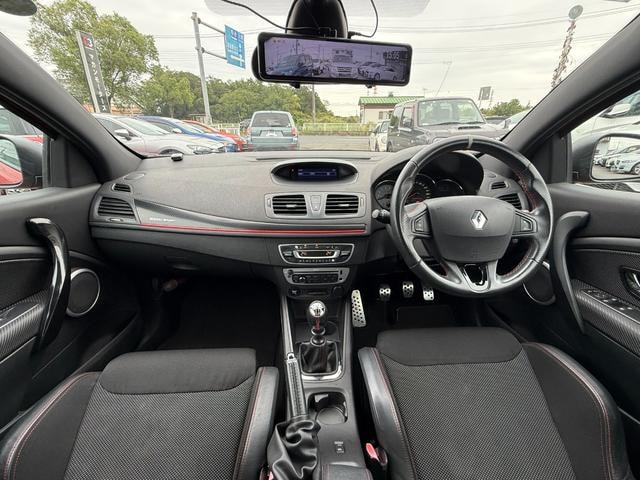 Renault MEGANE 2017 — фото автомобиля 1