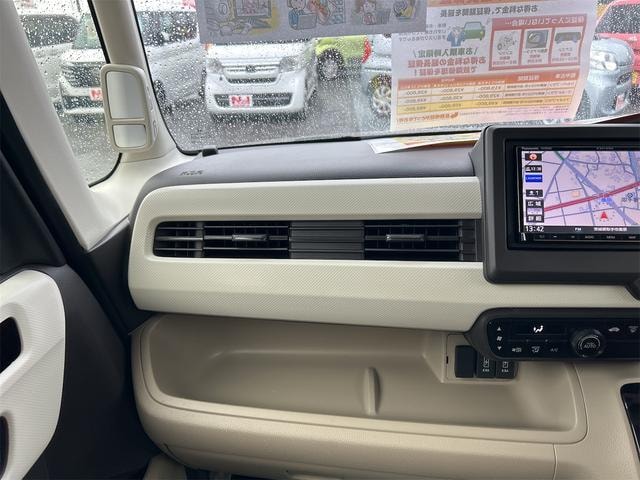 Honda N-BOX 2018 — фото автомобиля 1