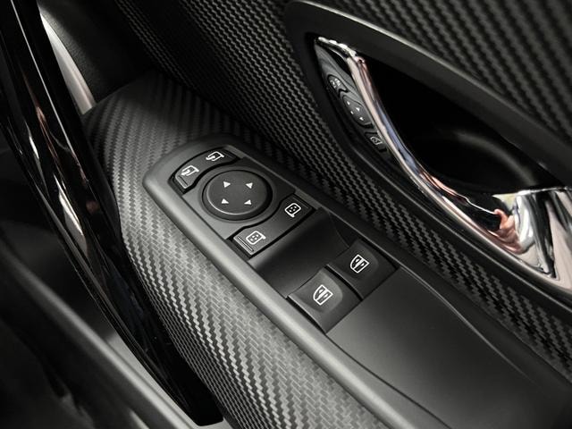 Renault MEGANE 2013 — фото автомобиля 1