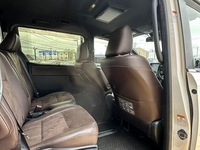 Toyota ESQUIRE 2018 — фото автомобиля 1