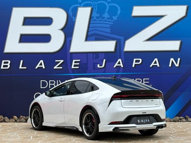 Toyota PRIUS 2023 — фото автомобиля 1