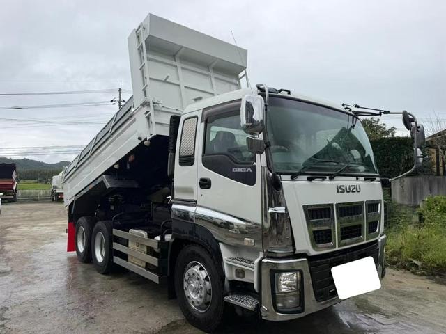 Isuzu GIGA 2015 — фото автомобиля 1