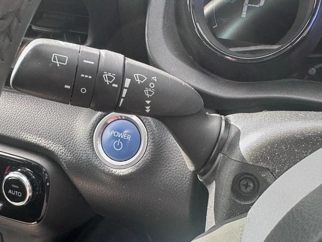Toyota YARIS 2021 — фото автомобиля 1