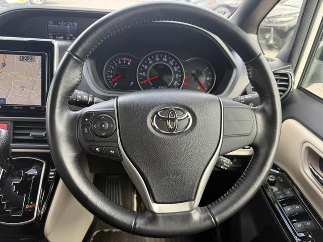 Toyota NOAH 2018 — фото автомобиля 1