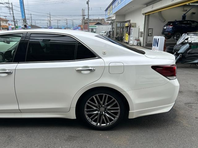 Toyota CROWN HYBRID 2018 — фото автомобиля 1